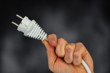 Hand mit Stecker