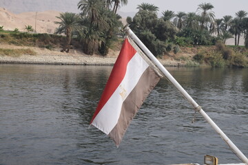 Fototapeta na wymiar Ägyptische Flagge mit Nillandschaft