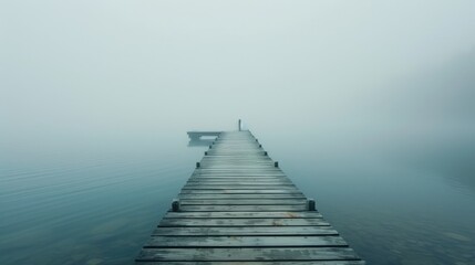 Obraz premium fog hid the wooden pier on the lake 