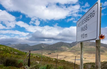 Fototapeten View of the Langkloof valley from the summit of Potjiesberg Pass, near Uniondale and Avontuur, Western Cape. © Adrian