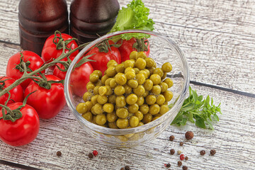 Canned sweet green peas conserve