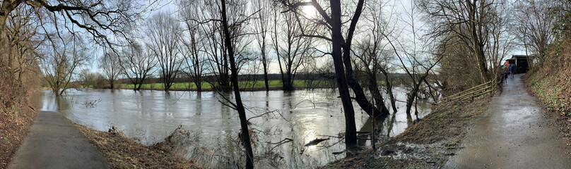 Ruhrtalradweg überflutetnach Starkregen bei Schwerte, Ruhrgebiet, NRW