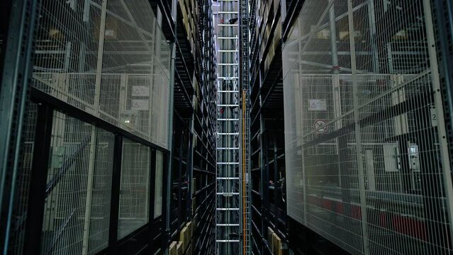 Advanced Warehouse Automation Rapid Robotic Movement and Efficient Order Fulfillment