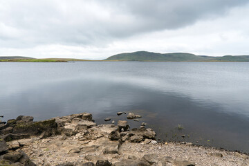 Wolken am Loch Thom, Stausee bei Greenock in Inverclyde, Schottland