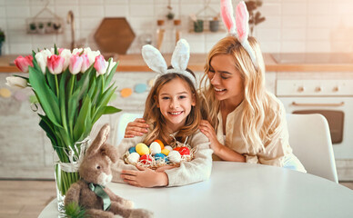 Obraz na płótnie Canvas Family getting ready for Easter