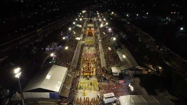  The Carnival 2024 parades in Sao Paulo begin on Friday night, February 9, at the Anhembi Sambadrome, located in the North Zone of the capital. On this first night, seven schools from the Special Grou