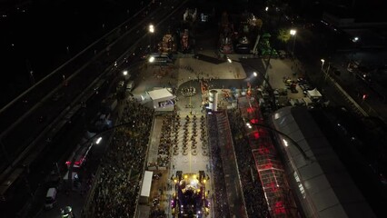  The Carnival 2024 parades in Sao Paulo begin on Friday night, February 9, at the Anhembi Sambadrome, located in the North Zone of the capital. On this first night, seven schools from the Special Grou