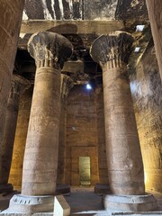 Säulenhalle im Horustempel von Edfu - obrazy, fototapety, plakaty