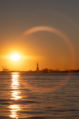 Fototapeta na wymiar sunset statue of liberty