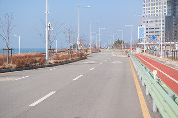 Scenery of a quiet road without cars
