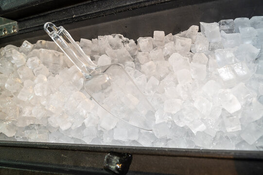 many ice cubes with a throwel