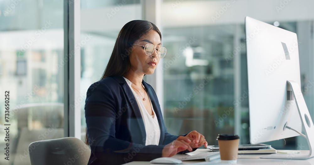 Aufkleber research, thinking or businesswoman with computer for an article post or networking in office. digit