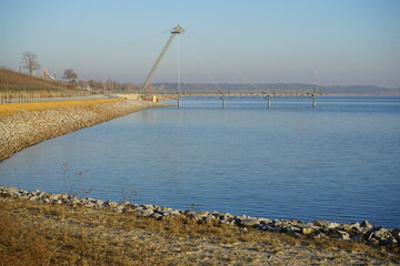 Seebrücke im neuen See in Brandenburg