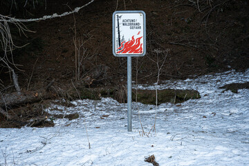 Warntafel wegen Waldbrandgefahr, Schweiz