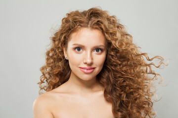 Naklejka premium Good-looking female model beauty portrait. Natural beauty woman with long hair and prfect fresh clear skin. Cosmetology, facial treatment, skincare and hair styling concept