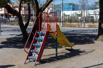 公園のすべり台