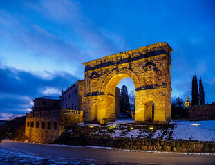 Roman arch of Medinaceli. Soria, Castilla y Leon, Spain. - 733777494