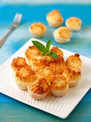 Mini muffins of coconut.
