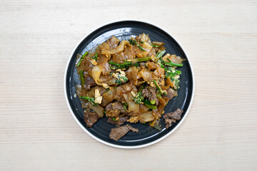 A plate of beef pad see ew.