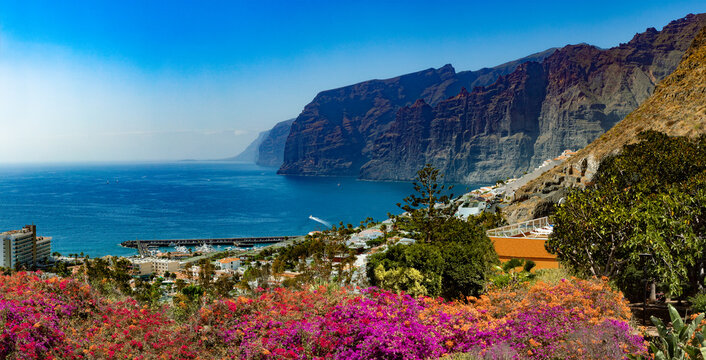 Acantilado de Los Gigantes, Islas Canarias, Tenerife, Espa&ntilde;a. Paisaje en Islas Canarias. Mar y playa.