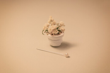 Little flowerpot with a pin