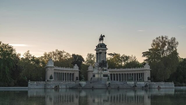 Madrid Spain time lapse, sunrise city skyline at El Retiro Park