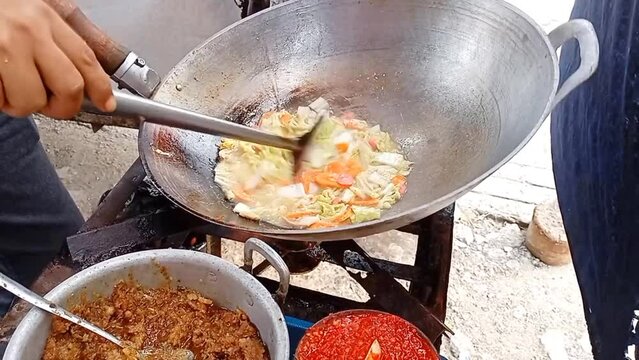 Cooking mixing chopsuey vegetables