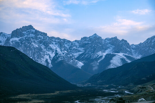 Maya Snow Mountain, Wuwei City, Gansu Province-blue sky against the landscape