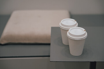 カフェのテイクアウトコーヒー 2つ