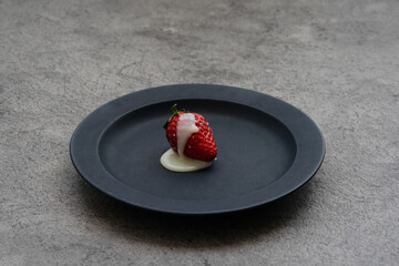練乳をかけた苺