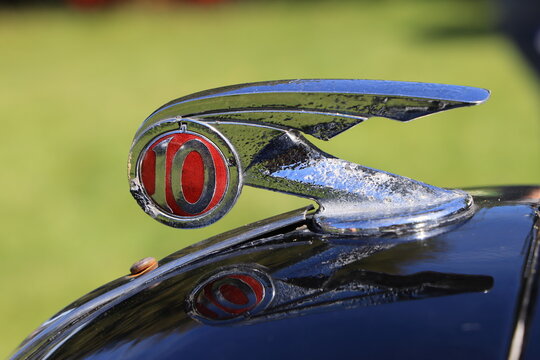 1946 Morris 10 series M bonnet mascot. Gnoll Country Park, Neath Port Talbot, Wales