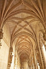 Toledo: Chiostro interno del Monasterio de San Juan de los Reyes -  Spagna