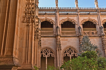 Toledo: Chiostro interno del Monasterio de San Juan de los Reyes -  Spagna