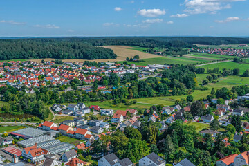 Die mittelschwäbische Stadt Krumbach von oben, Blick ins Tal der Kammel