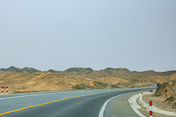 Fototapeta premium Guazhou County, Jiuquan City, Gansu Province-Desert sculptures under a clear sky