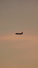 Silueta Avión atardecer  