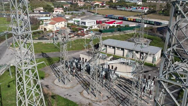 drone: vista su Stazione elettrica di trasformazione di Pontecagnano, Salerno, Italia.