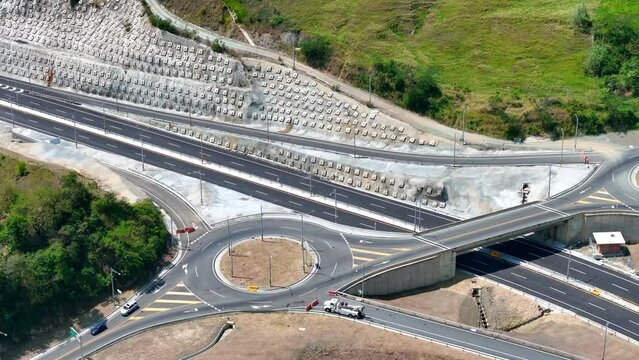 Video a&eacute;reo tomado sobre la carretera conocida como "Conexi&oacute;n Pac&iacute;fico 1" que comunica al Municipio de Amag&aacute; con el corregimiento de Bolombolo.