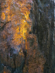 Sch&ouml;ne Detailansicht Gestein, verschiedene schillernde Farben