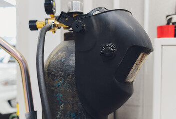the mask and gas balloon welding equipment.