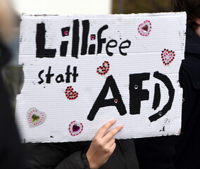 Schild auf einer Demo: 