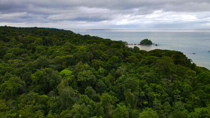 Foto aérea en la Costa Pacífica Colombiana,  en el Departamento del Chocó