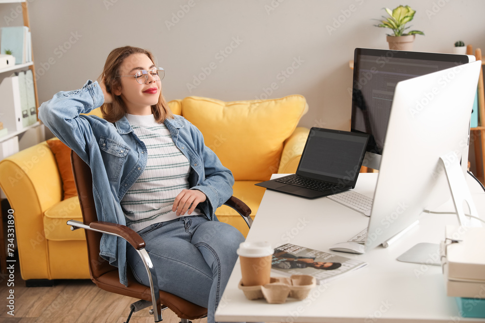 Aufkleber female programmer working at table in office