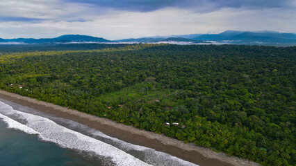Foto aérea en la Costa Pacífica Colombiana,  en el Departamento del Chocó