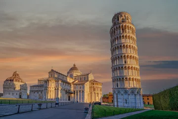 Wandcirkels De scheve toren Leaning Tower of Pisa. Pisa is a city in Italy, in Tuscany, on the Arno River, located close to the coast of the Tyrrhenian Sea.  © janmiko