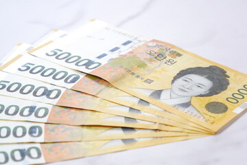 韓国の通貨、ウォンKRWの紙幣（50000ウォン札）
