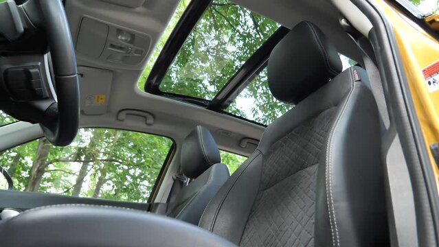 4K Video Of The Two-Piece Panoramic Sunroof Tilts And Closes Electrically View From Driver Seat 