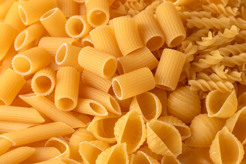 Sfondo di pasta italiana in vari formati, cibo europeo 