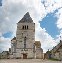 Fototapeta premium Kirche Saint-Aventin in Mélisey, Dorf in der Bourgogne