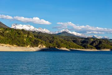 Fototapeta na wymiar Monteynard lake in the mountains - France